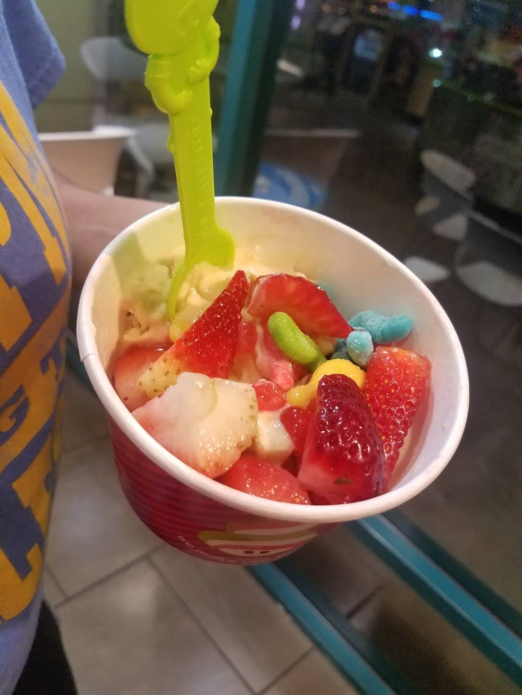 Menchies Frozen Yogurt | bakery | 1201 Truman St Ste F, San Fernando, CA 91340, USA | 8183656599 OR +1 818-365-6599