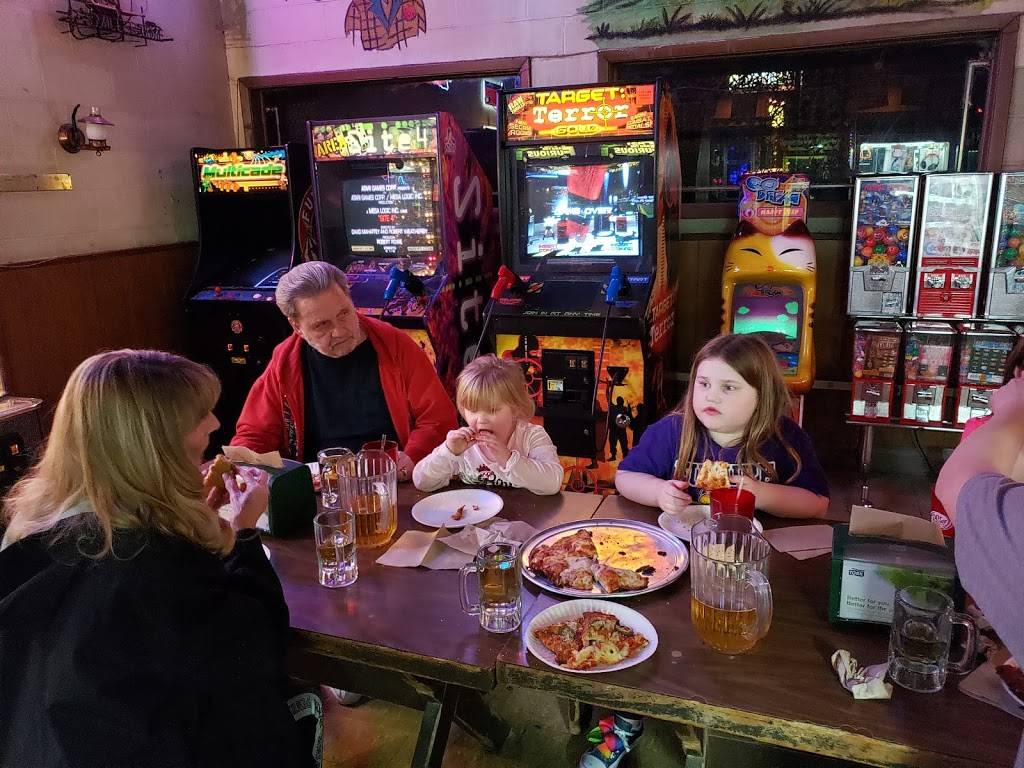 Fun House Pizza & Pub | restaurant | 13002 US-40, Independence, MO 64055, USA | 8163585520 OR +1 816-358-5520