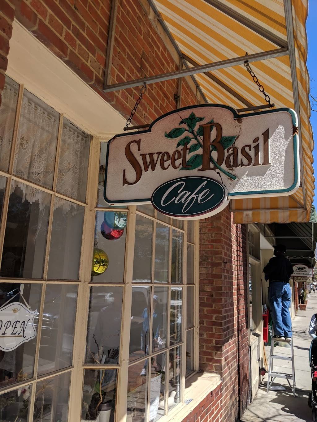 Sweet Basil | restaurant | 134 NW Broad St, Southern Pines, NC 28387, USA | 9106931487 OR +1 910-693-1487