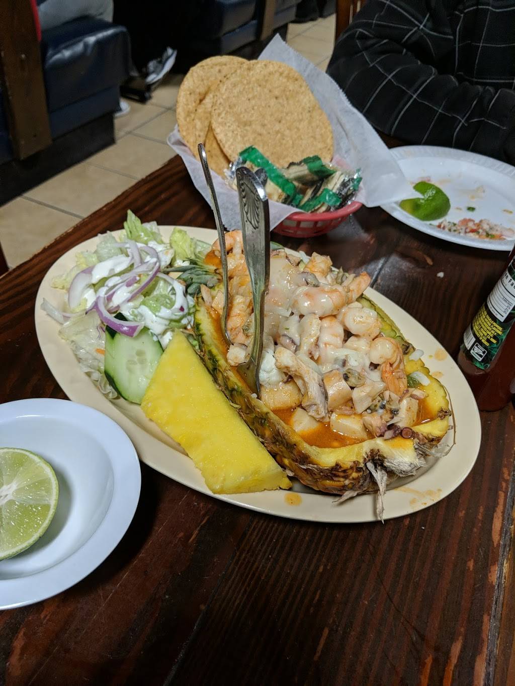 Las Islitas | restaurant | 550 S Cherokee Ln, Lodi, CA 95240, USA | 2092245185 OR +1 209-224-5185