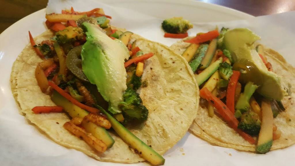 Quesadilla La Reina Del Sur | restaurant | 2235 N Western Ave, Chicago, IL 60647, USA | 7732358807 OR +1 773-235-8807