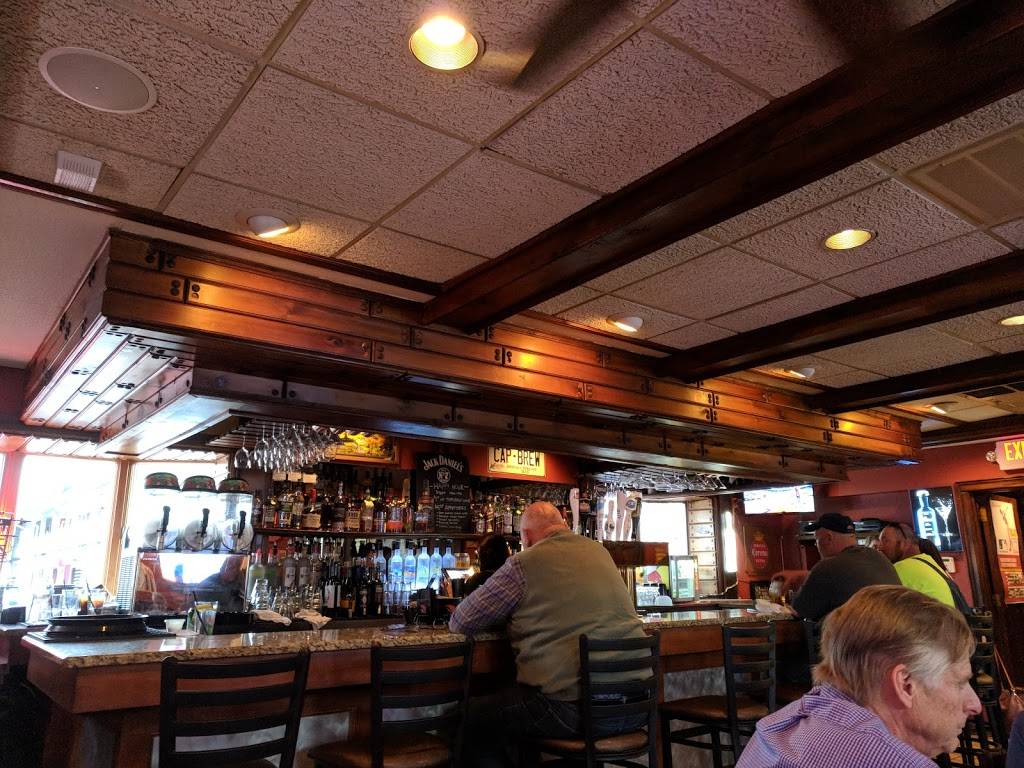 Crave Bar and Food | restaurant | 10401 N Port Washington Rd, Mequon, WI 53092, USA | 2622419600 OR +1 262-241-9600