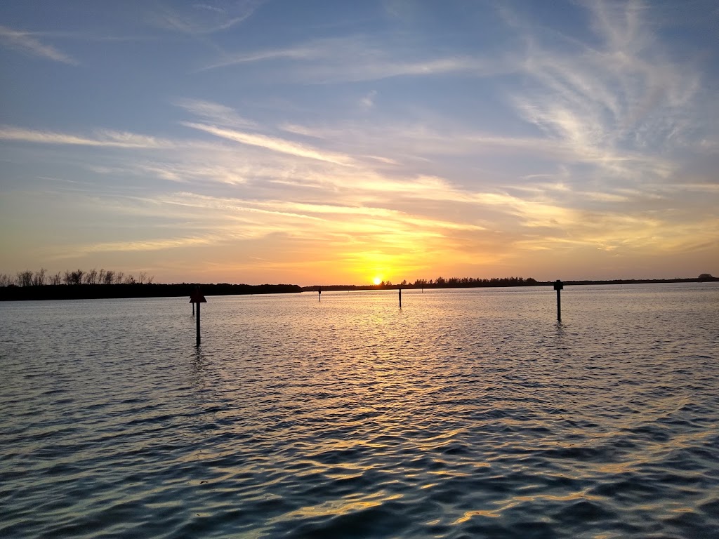 The Lighthouse Grill at Stump Pass | restaurant | 260 Maryland Avenue water ICW, Marker Rd #17A, Englewood, FL 34224, USA | 9418281368 OR +1 941-828-1368