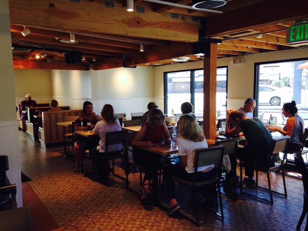 Veggie Grill | restaurant | 4300 Riverside Dr, Burbank, CA 91505, USA | 8185884338 OR +1 818-588-4338