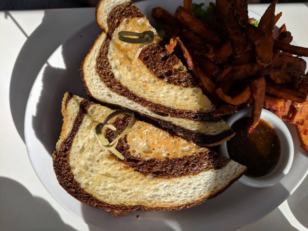 Leftys Grill | restaurant | 101 Broad St, Nevada City, CA 95959, USA | 5302655838 OR +1 530-265-5838