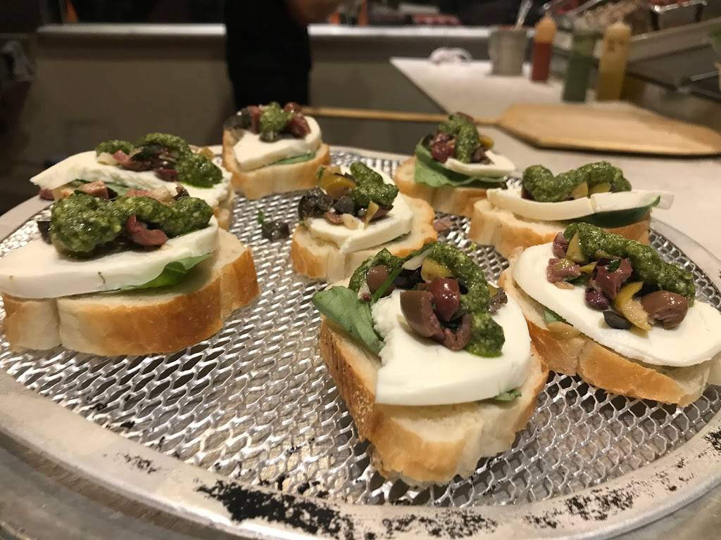 Grimaldis Pizzeria | restaurant | 2168 E Williams Field Rd Suite 102, Gilbert, AZ 85295, USA | 4808147722 OR +1 480-814-7722