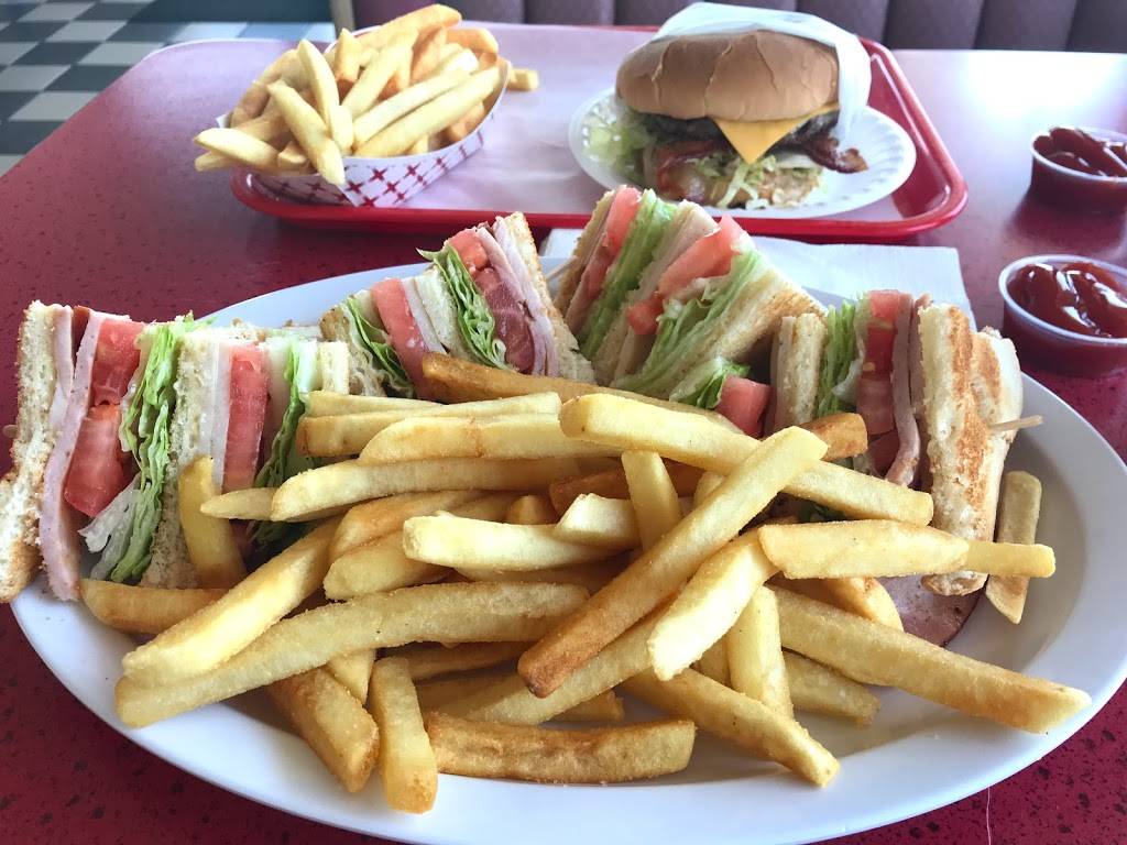 Chris Hamburgers | restaurant | 3950 Slauson Ave, Maywood, CA 90270, USA | 3235881607 OR +1 323-588-1607