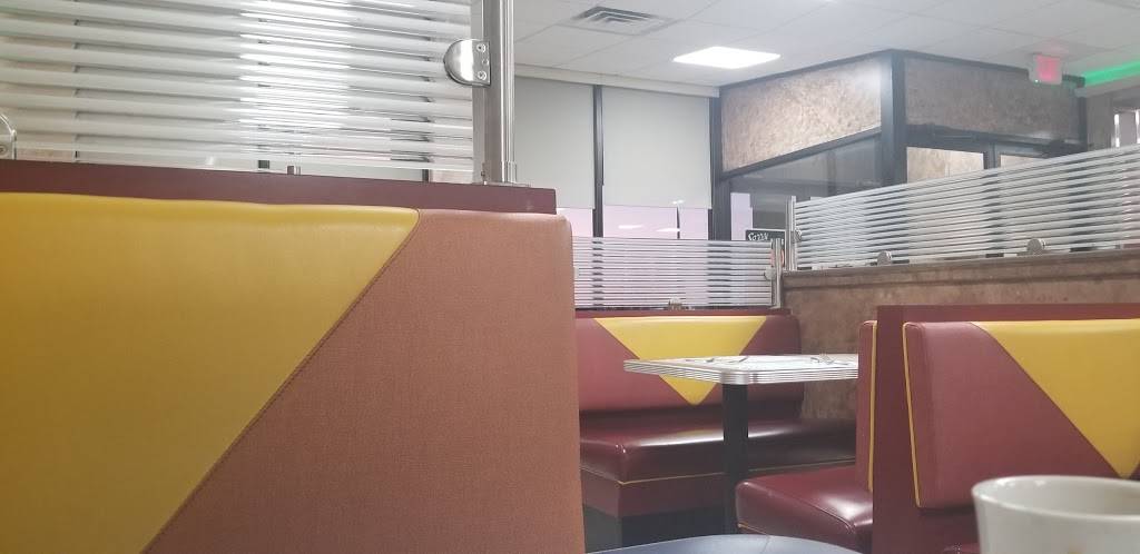 Bus Stop Diner | restaurant | 793 Roosevelt Ave, Carteret, NJ 07008, USA | 7325411110 OR +1 732-541-1110