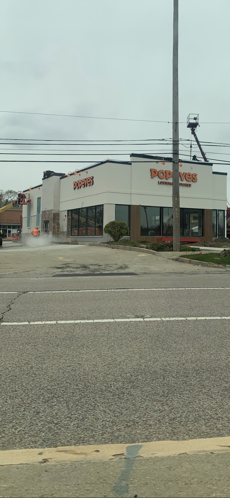 Popeyes Louisiana Kitchen | restaurant | 1430 E Algonquin Rd, Schaumburg, IL 60173, USA | 6302832010 OR +1 630-283-2010