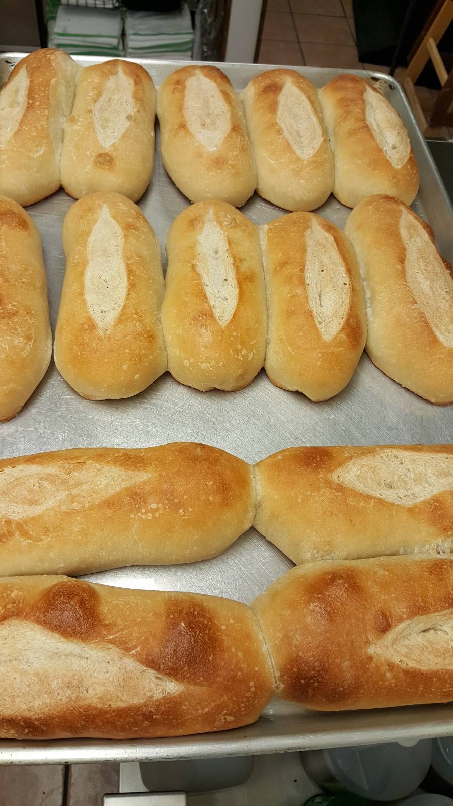 Castello Pizza | restaurant | 994 W Main St, Meriden, CT 06451, USA | 2034402100 OR +1 203-440-2100