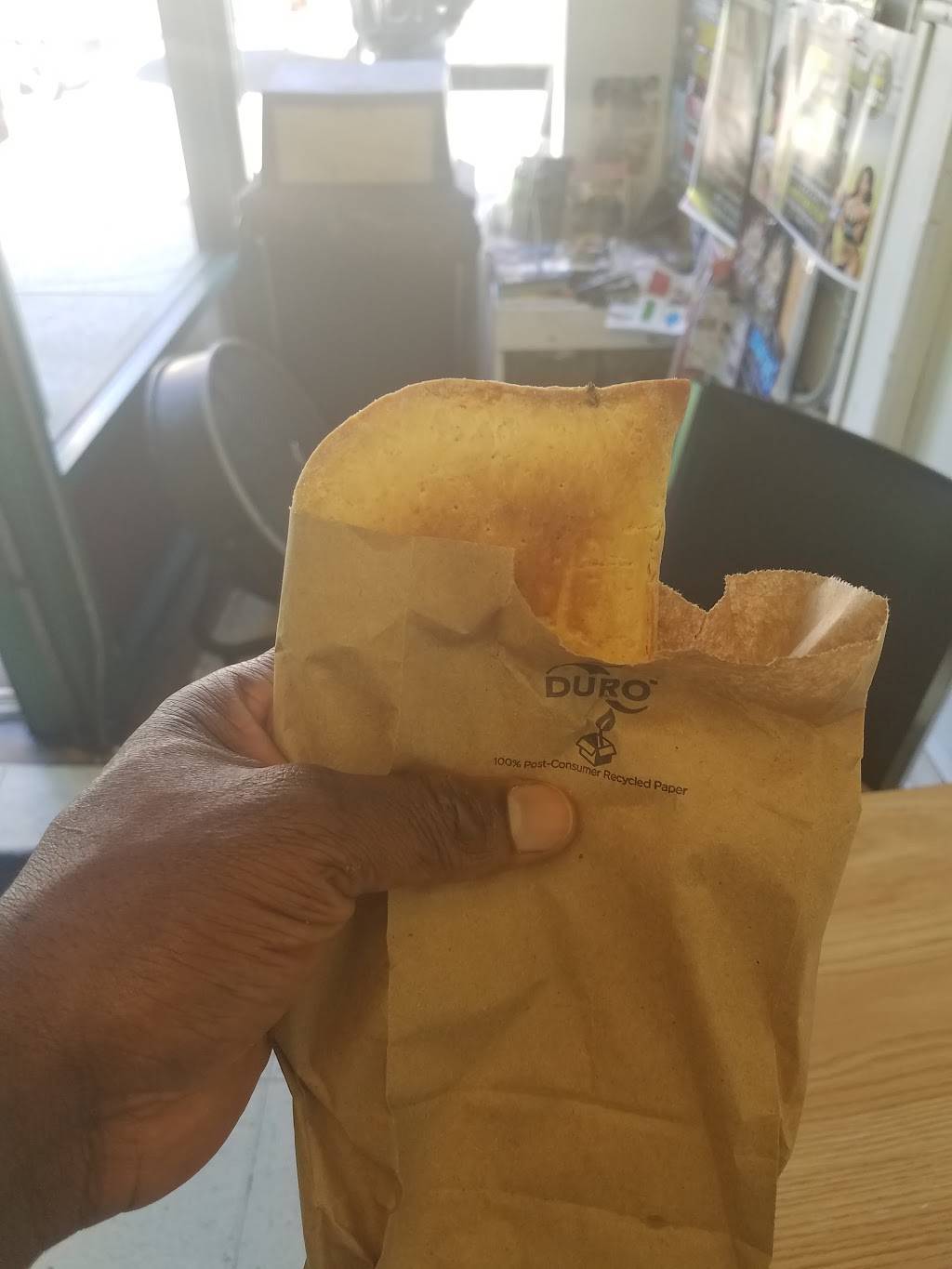 Mommies Patties | restaurant | 2523 Main St, Bridgeport, CT 06606, USA | 2033331977 OR +1 203-333-1977