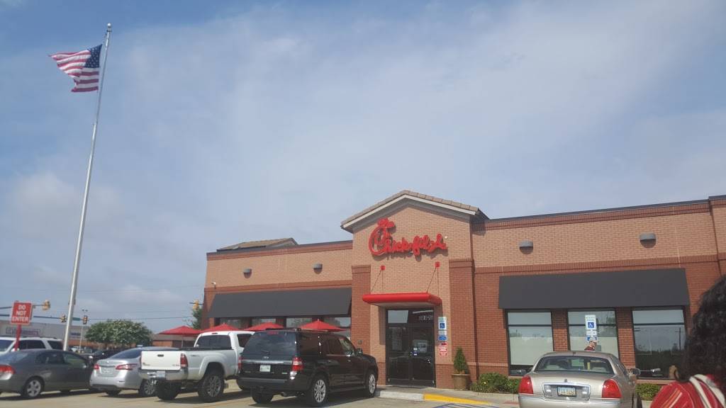 Chick-fil-A | restaurant | 701 MS-12 E, Starkville, MS 39759, USA | 6623244460 OR +1 662-324-4460