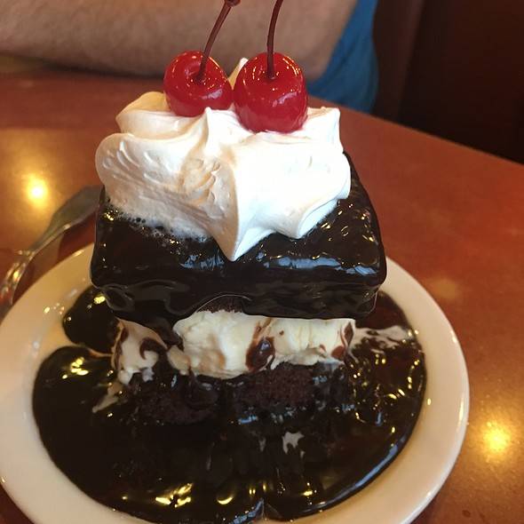 BIG BOY | restaurant | 126 N Broad St, Adrian, MI 49221, USA | 5172666600 OR +1 517-266-6600