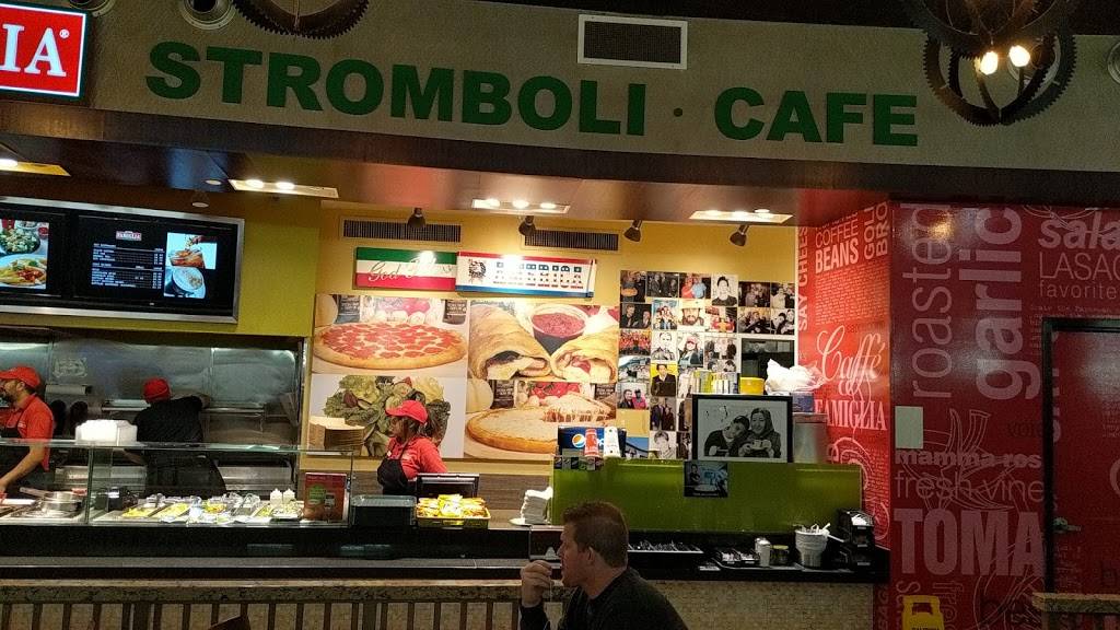 Famous Famiglia Pizzeria | restaurant | 9700 Airport Blvd # 124, San Antonio, TX 78216, USA | 2109308844 OR +1 210-930-8844