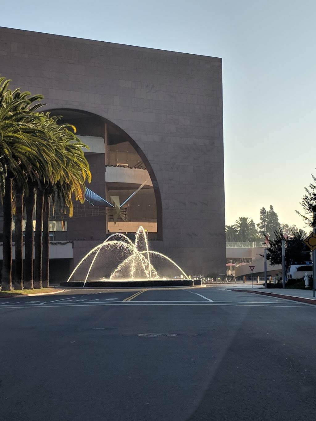 Center Club Orange County | restaurant | 650 Town Center Drive, Garden Level, Costa Mesa, CA 92626, USA | 7146623414 OR +1 714-662-3414