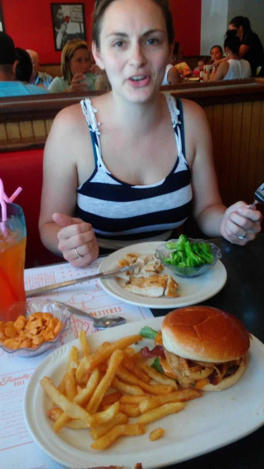 Friendlys | restaurant | 482 N Main St, Leominster, MA 01453, USA | 9785379787 OR +1 978-537-9787