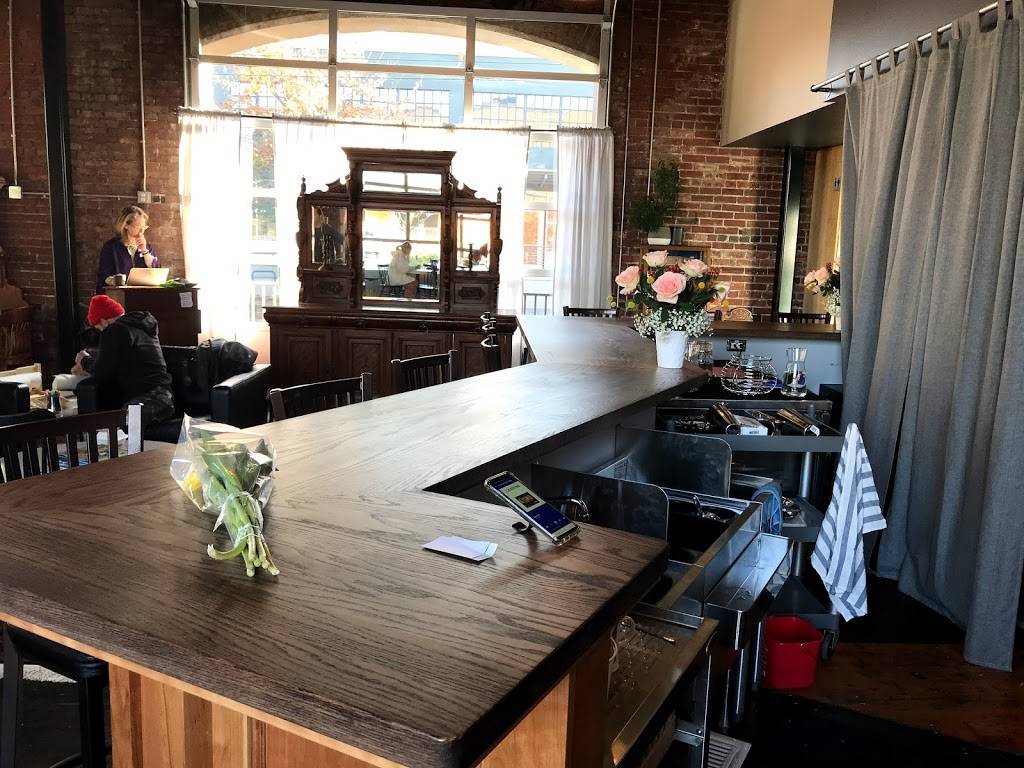 Emerald Line | restaurant | 1800 NW 16th Ave, Portland, OR 97209, USA | 5032416559 OR +1 503-241-6559