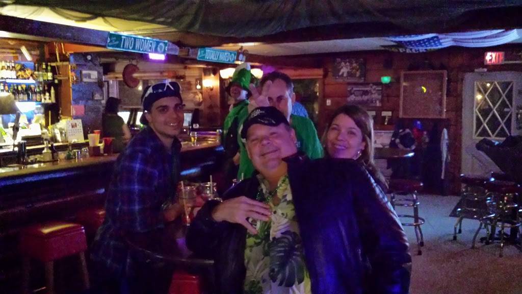 C & Cs Mosquito Inn | restaurant | 3208 4 Mile Rd, Racine, WI 53404, USA | 2625834378 OR +1 262-583-4378