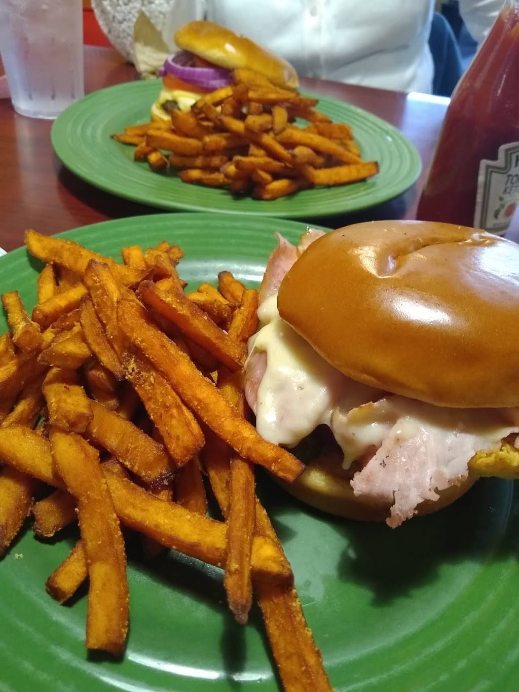 The Dixie Grill | restaurant | 116 Market St, Wilmington, NC 28401, USA | 9107627280 OR +1 910-762-7280