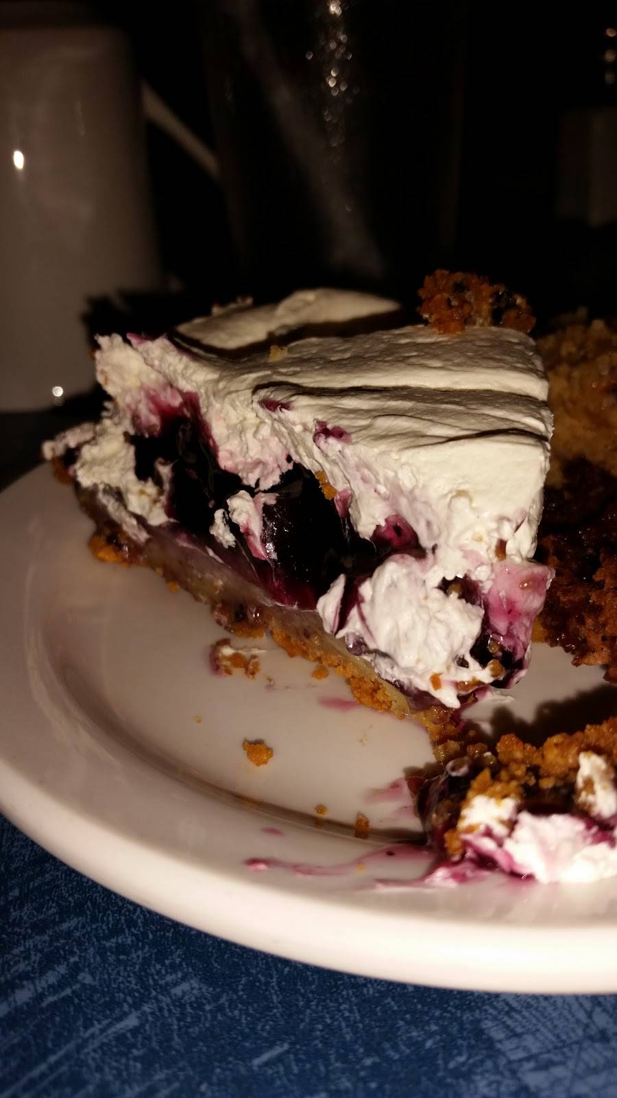 At the Crossroads Family Restaurant Ltd | restaurant | 384 Arthur St S, Elmira, ON N3B 2P6, Canada | 5196698117 OR +1 519-669-8117