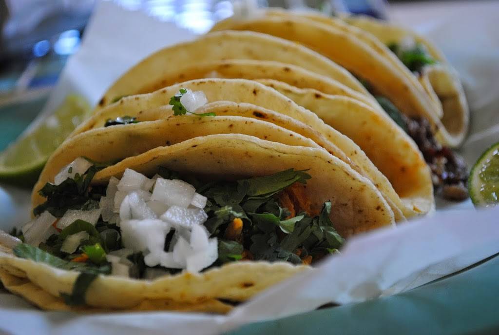 Las Tias Mexican Restaurant | restaurant | 212 Main St, West Chicago, IL 60185, USA | 6302316550 OR +1 630-231-6550