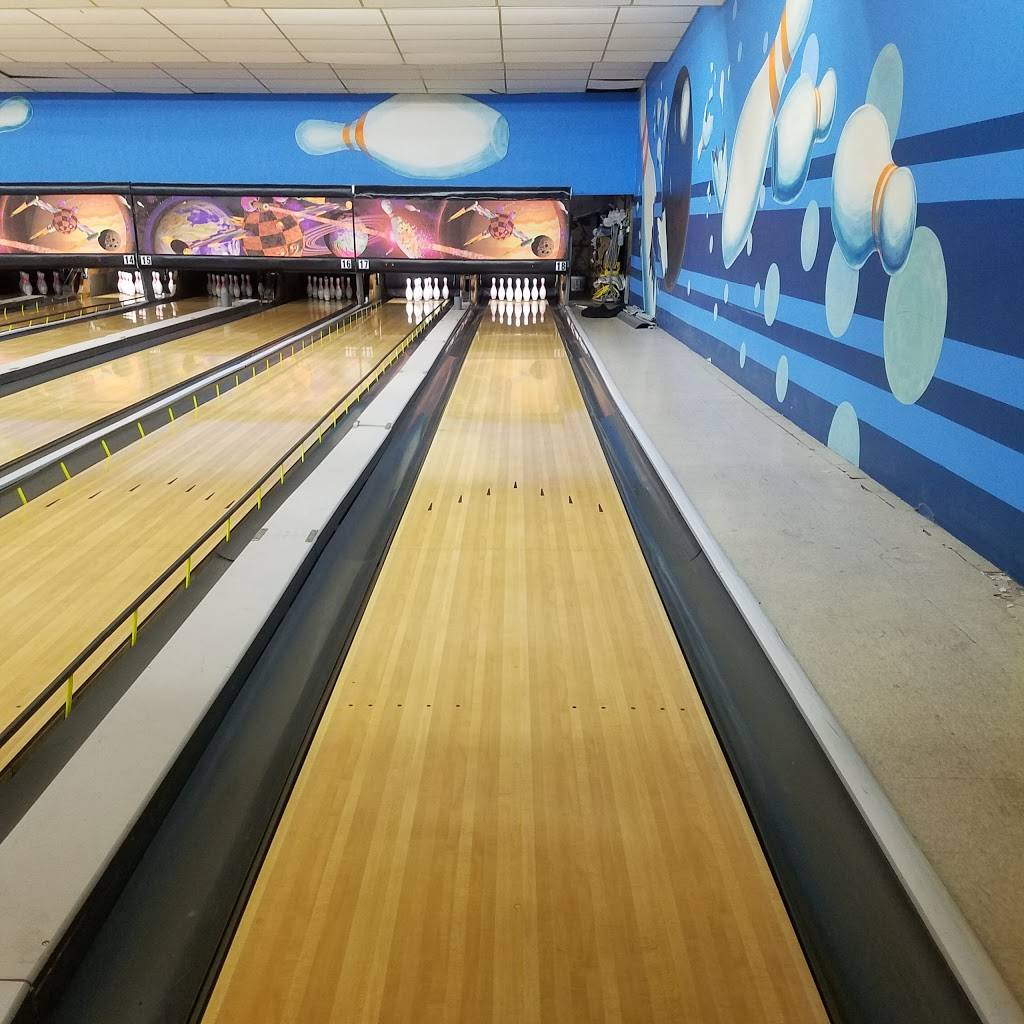 Chippers Lanes | restaurant | 100 Nickel St, Broomfield, CO 80020, USA | 3034669700 OR +1 303-466-9700