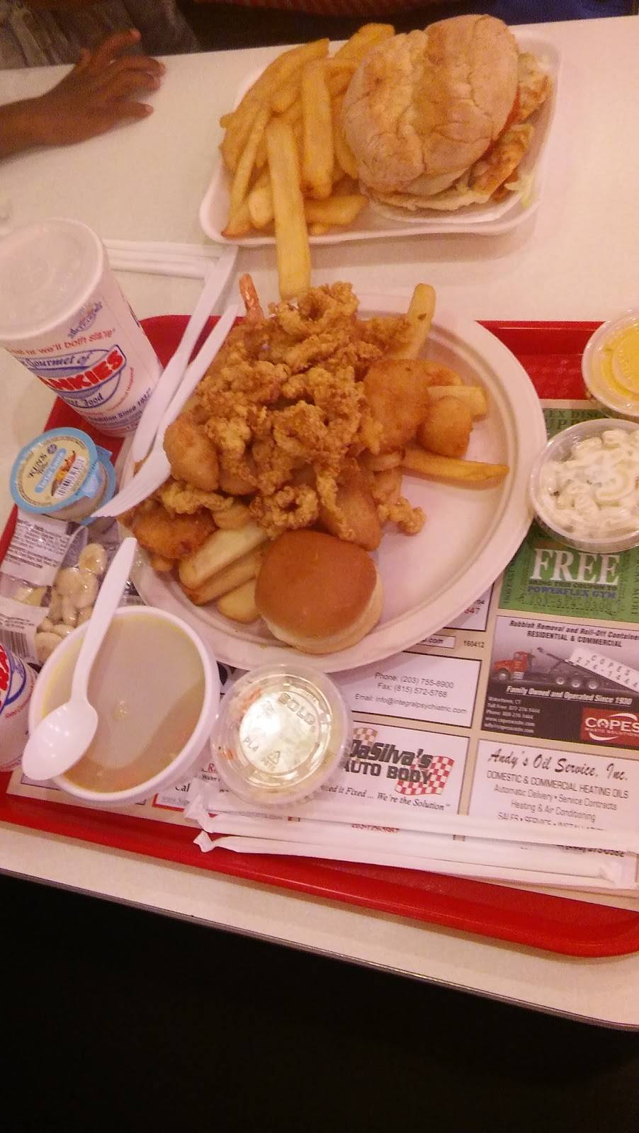 Frankies Family Restaurant | restaurant | 348 Chase Ave, Waterbury, CT 06704, USA | 2037543647 OR +1 203-754-3647