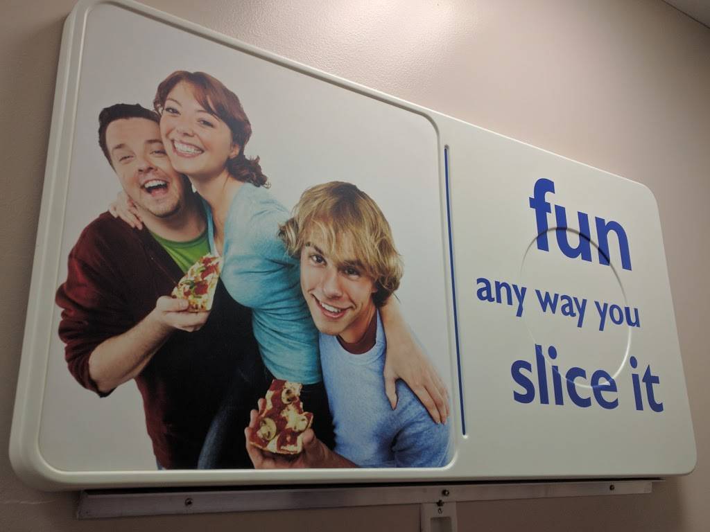 Dominos Pizza | meal delivery | 380 Iroquois Shore Rd, Oakville, ON L6H 1M4, Canada | 9058440030 OR +1 905-844-0030