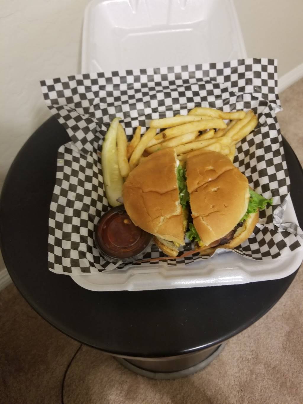 Fat Willys Family Sports Grill | restaurant | 4850 S Gilbert Rd, Chandler, AZ 85249, USA | 4808831356 OR +1 480-883-1356