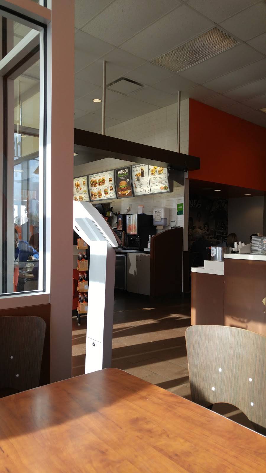 A&W Canada | restaurant | 2915 Boulevard de la Gare, Vaudreuil-Dorion, QC J7V 9R2, Canada | 4504550438 OR +1 450-455-0438