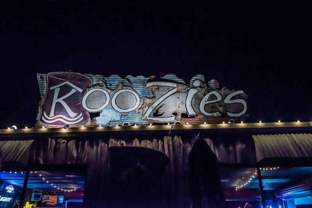 Koozies Icehouse & Grill | restaurant | 8515 River Rd, New Braunfels, TX 78132, USA | 8302267248 OR +1 830-226-7248