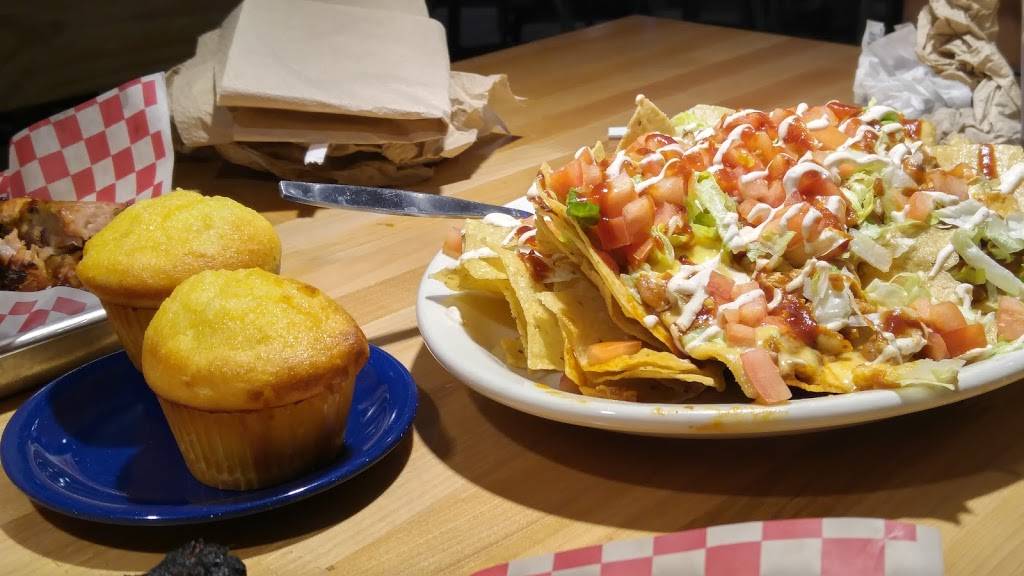 Famous Daves Alameda | restaurant | 2690 5th St Ste B, Alameda, CA 94501, USA | 5107643786 OR +1 510-764-3786