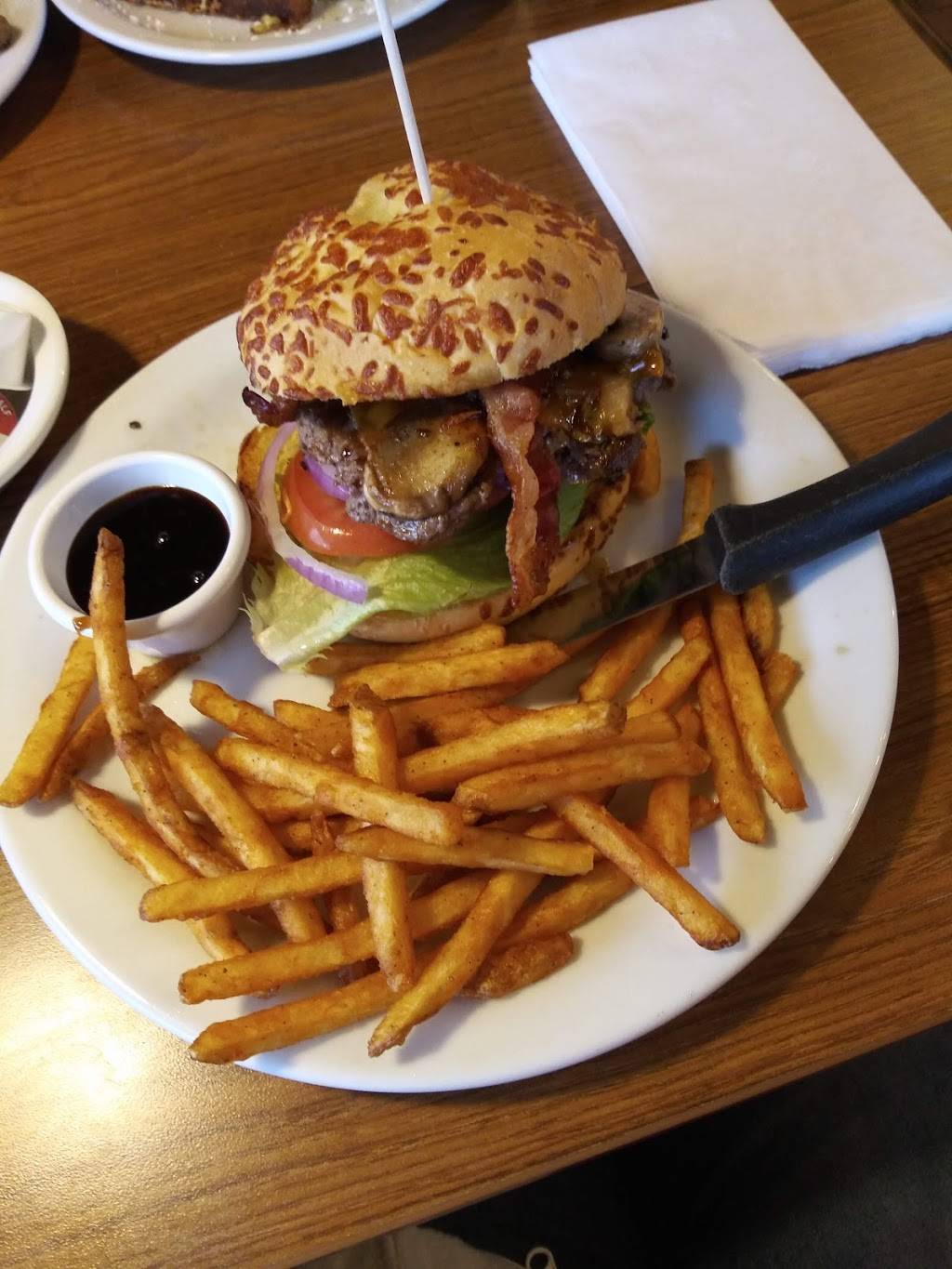 Dennys | restaurant | 467 Memorial Dr, Chicopee, MA 01020, USA | 4135926059 OR +1 413-592-6059