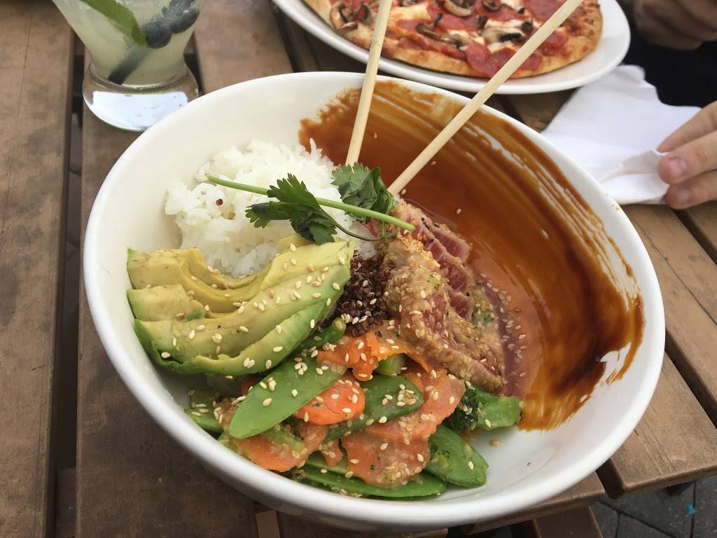 Jack Astors Bar & Grill | restaurant | 1820, av. Pierre-Péladeau local FA01, Laval, QC H7T 2Z1, Canada | 4506816683 OR +1 450-681-6683