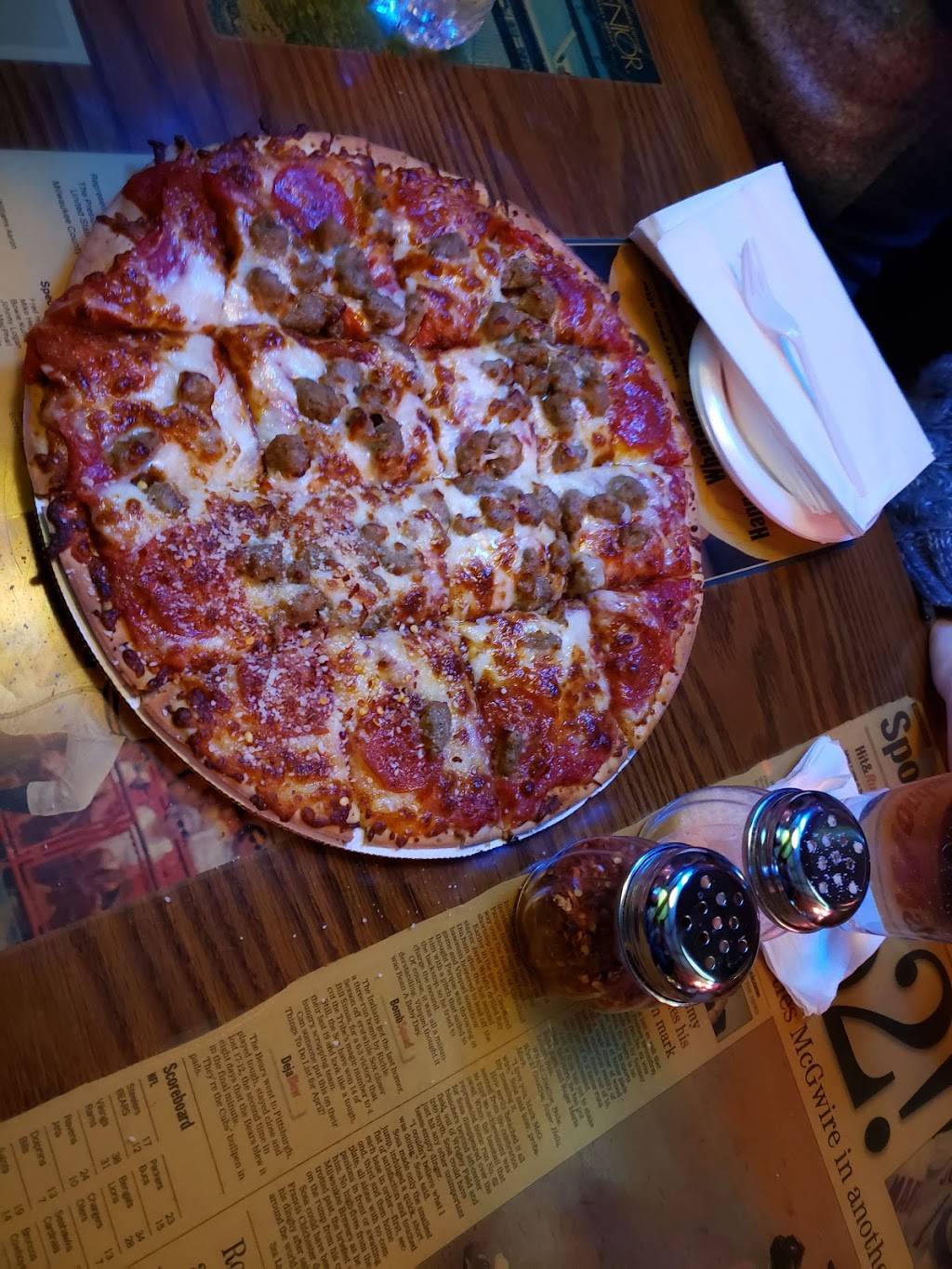 Colonel Harts | restaurant | 7342 W State St, Wauwatosa, WI 53213, USA | 4144763070 OR +1 414-476-3070