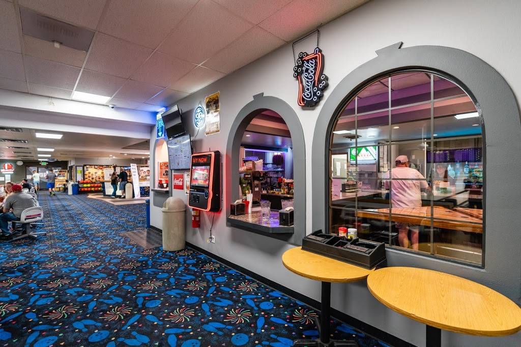 Sweetheart 10 Pin Bowling | restaurant | 2320 N Lincoln Ave, Loveland, CO 80538, USA | 9706673510 OR +1 970-667-3510