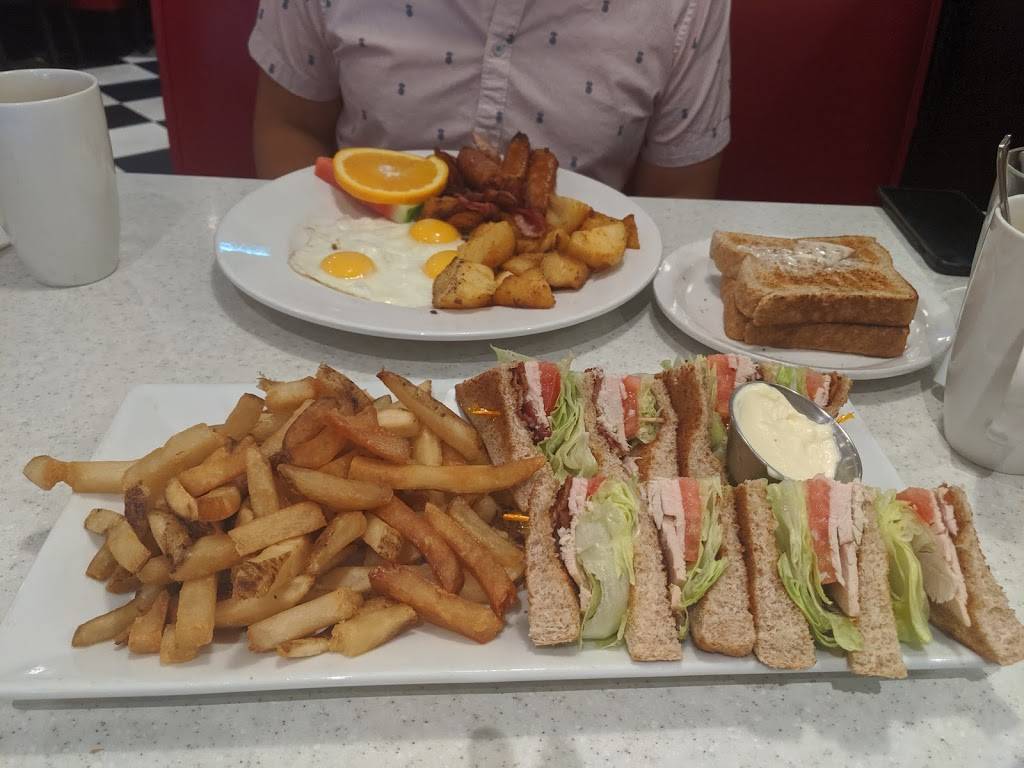 The Donlands Diner | restaurant | 417 Donlands Ave, East York, ON M4J 3S3, Canada | 4164218500 OR +1 416-421-8500