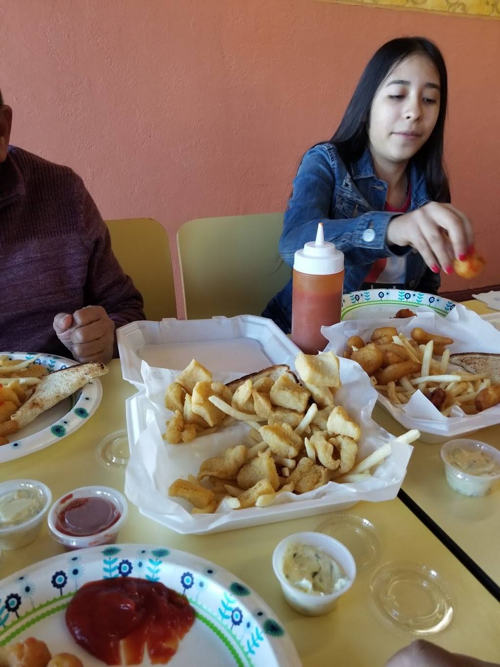 Catfish Basket | restaurant | 4950 Hondo Pass Dr, El Paso, TX 79924, USA | 9157570545 OR +1 915-757-0545