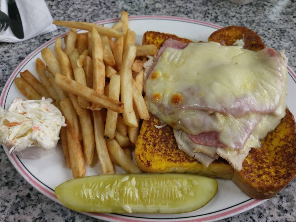 Gold Roc Diner | restaurant | 61 Kane St, Hartford, CT 06119, USA | 8602369366 OR +1 860-236-9366