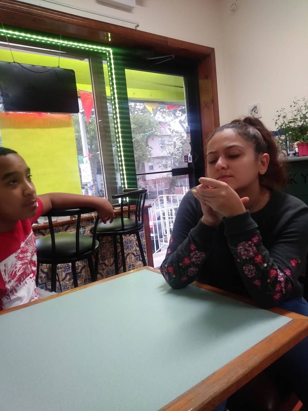 Aroma & Sabor Restaurant | restaurant | 294 Park Ave, Newark, NJ 07107, USA | 9737322929 OR +1 973-732-2929