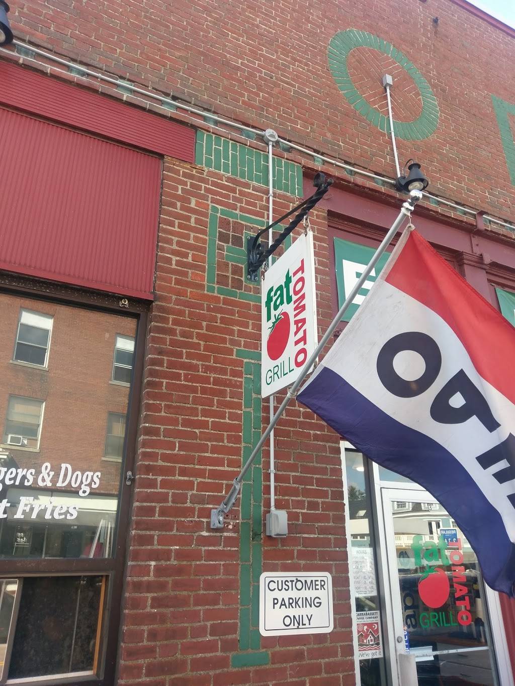 Fat Tomato Grill | restaurant | 241 York St #3, York, ME 03909, USA | 2073635333 OR +1 207-363-5333