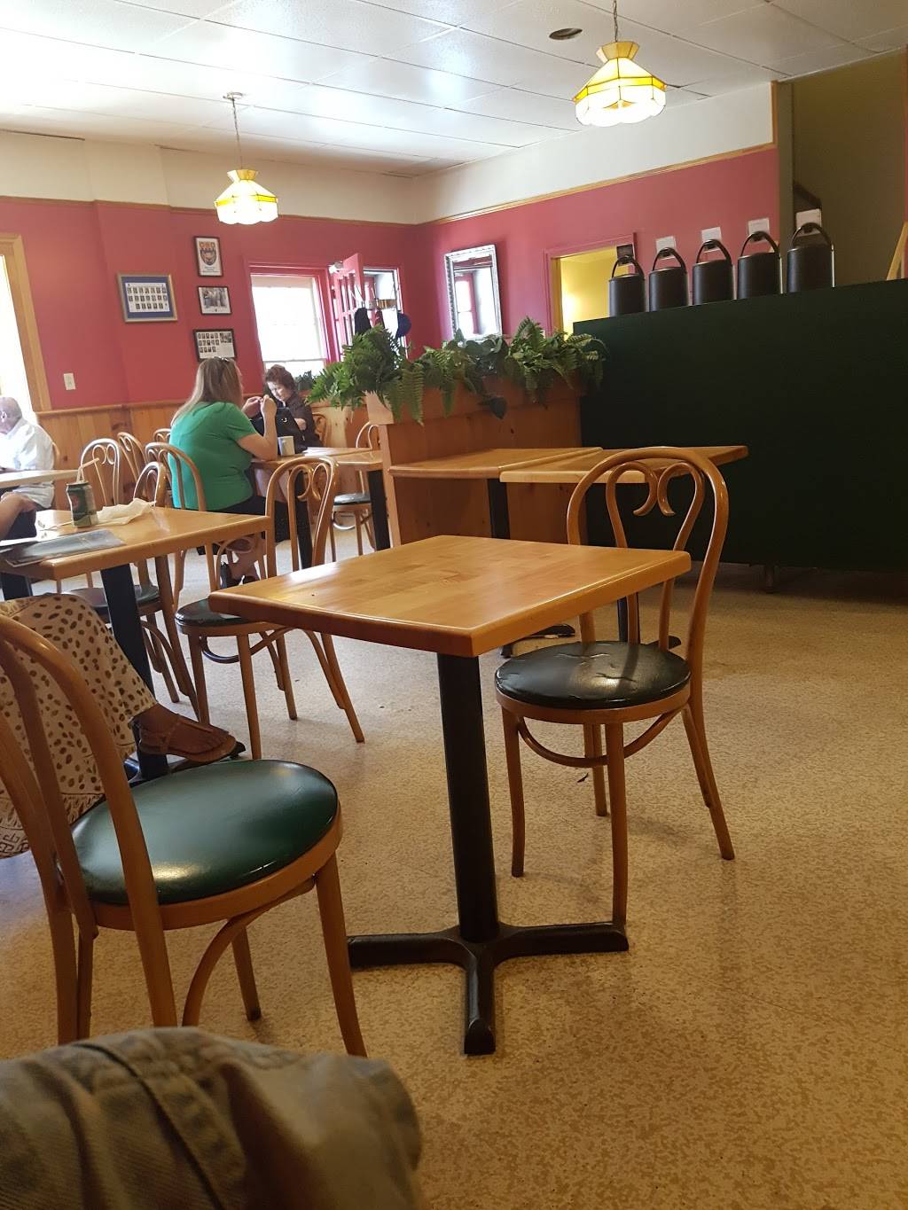 The Dutch Oven | restaurant | 7 King St W, Cobourg, ON K9A 2L8, Canada | 9053722263 OR +1 905-372-2263