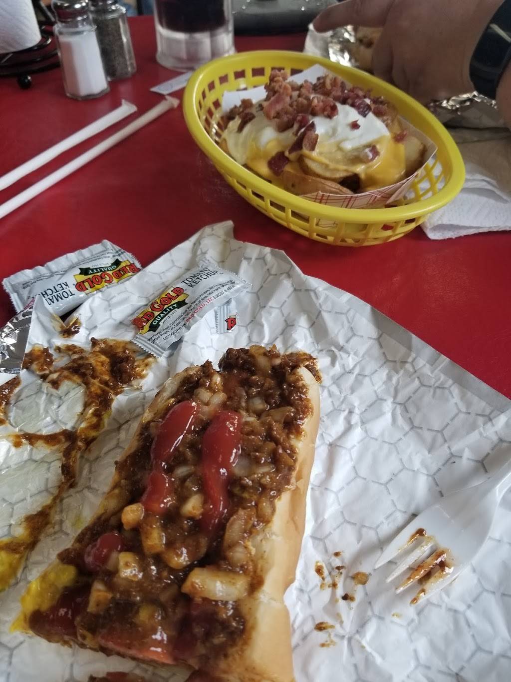 King Louies Drive-In | restaurant | 315 S 6th St, Wood River, IL 62095, USA | 6182541114 OR +1 618-254-1114