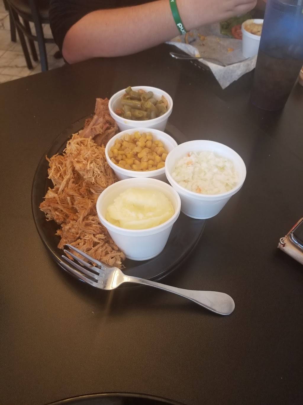 Alexander Bullitts Brewery & BBQ | restaurant | 131 N 3rd St, Bardstown, KY 40004, USA | 5023316177 OR +1 502-331-6177