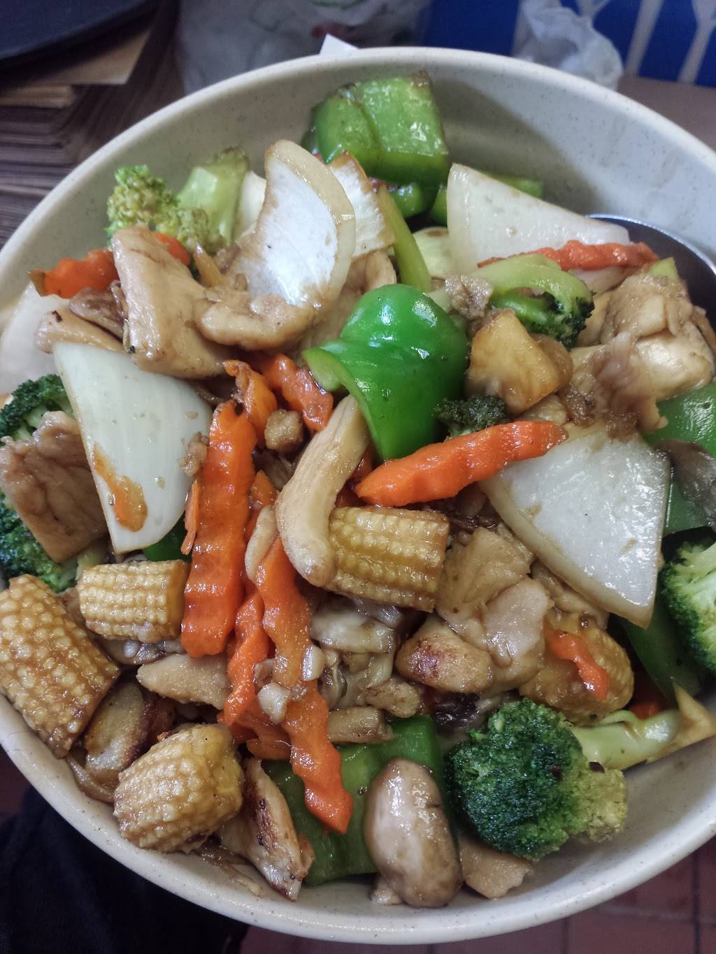 Bambu Thai Cuisine | restaurant | 1035 S York St # 102, Elmhurst, IL 60126, USA | 6309939392 OR +1 630-993-9392