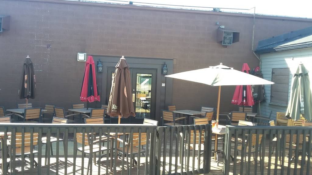 Billys Taphouse | restaurant | 305 Talbot St N, Essex, ON N8M 2E2, Canada | 5197767094 OR +1 519-776-7094