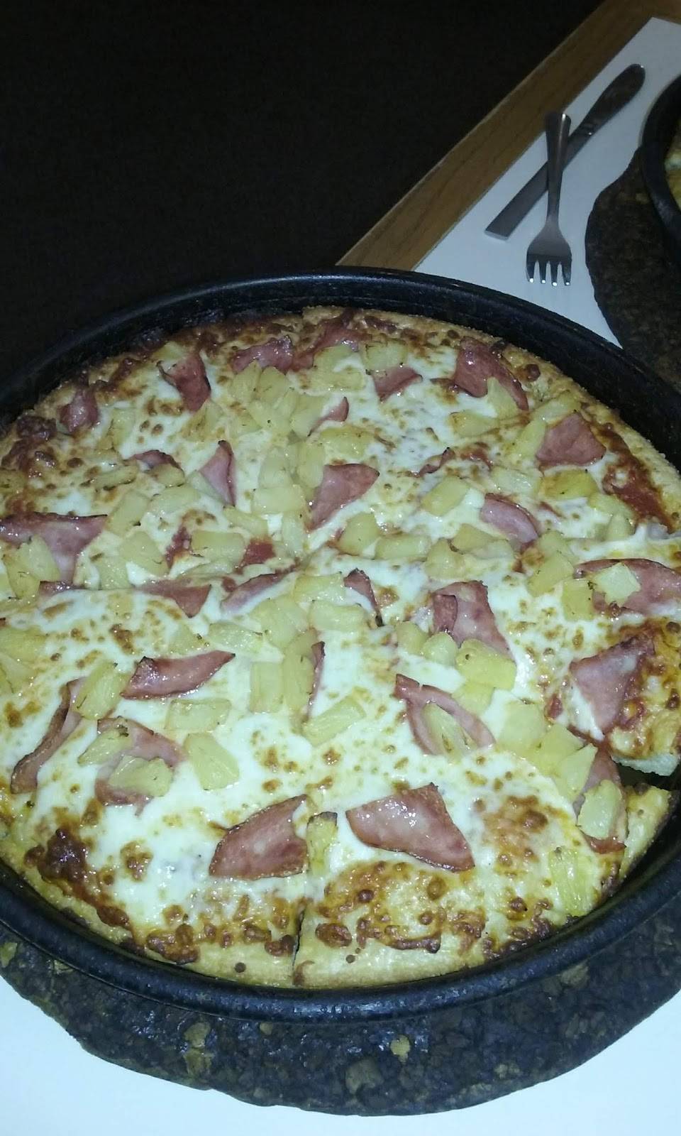 Pizza Hut | meal takeaway | 1511 Domes Dr, Blue Earth, MN 56013, USA | 5075264646 OR +1 507-526-4646