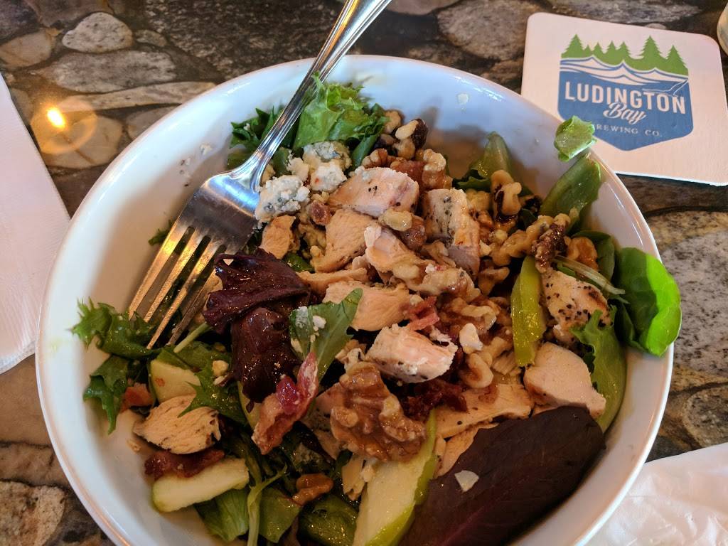 Ludington Bay Brewing Co | restaurant | 515 S James St, Ludington, MI 49431, USA | 2312396690 OR +1 231-239-6690