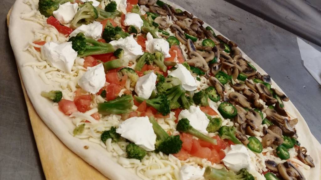 Pizza Plus | restaurant | 241 4th St, Lakewood, NJ 08701, USA | 7323670711 OR +1 732-367-0711