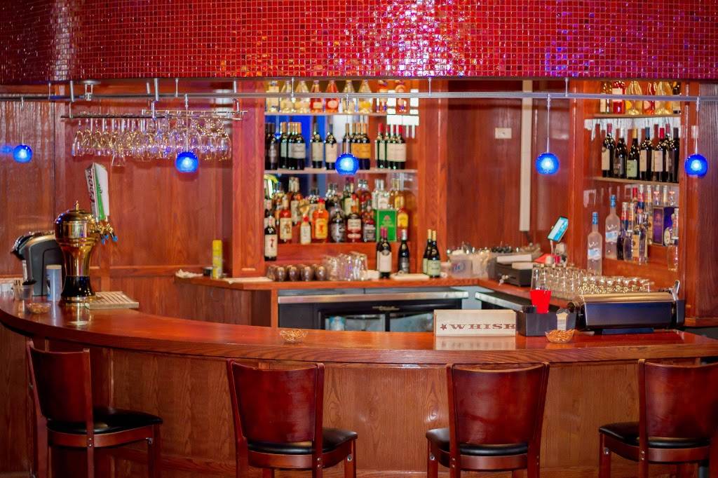 Lucky Bernies Fox Lake | restaurant | 1 Nippersink Blvd, Fox Lake, IL 60020, USA | 8476295600 OR +1 847-629-5600